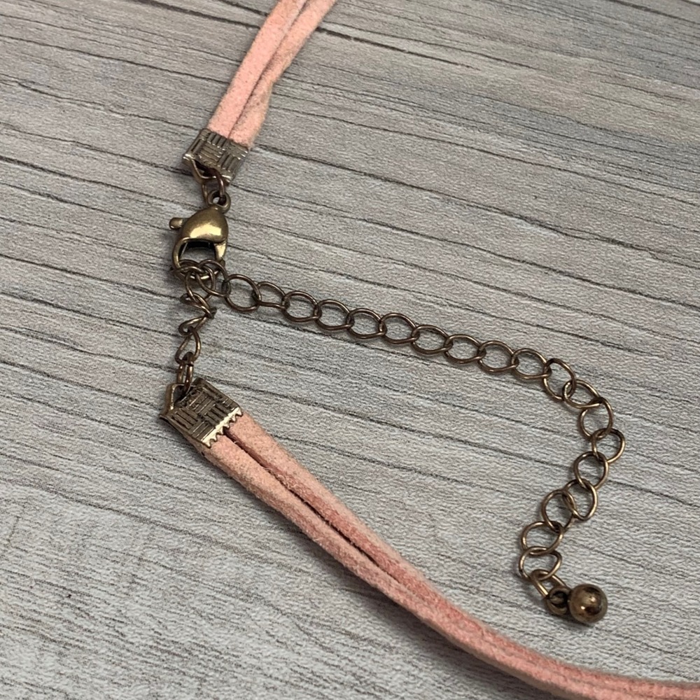 Pink Faux Suede Floral Choker Necklace Bronze Tone White Flower Rhinestone 12in - Picture 4 of 7
